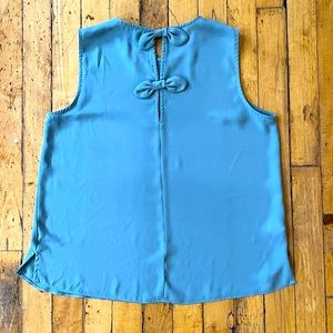 Loft Sleeveless Blouse - Mint Green. Size Petite XS. Snap close in back w bows